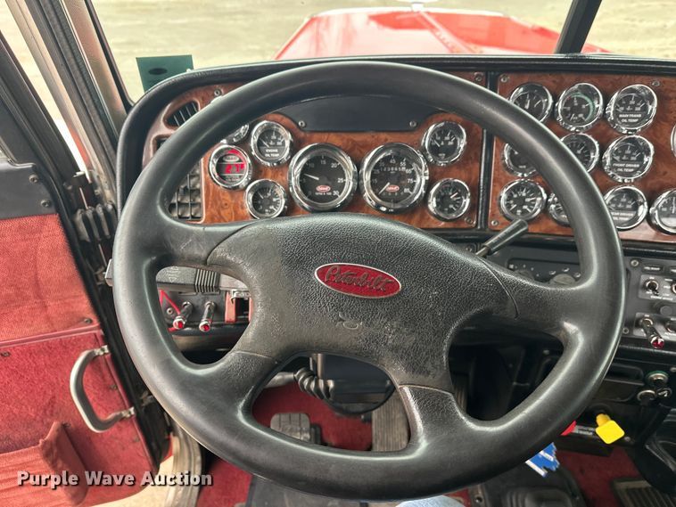 image for item FK1657 2003 Peterbilt 379 semi truck