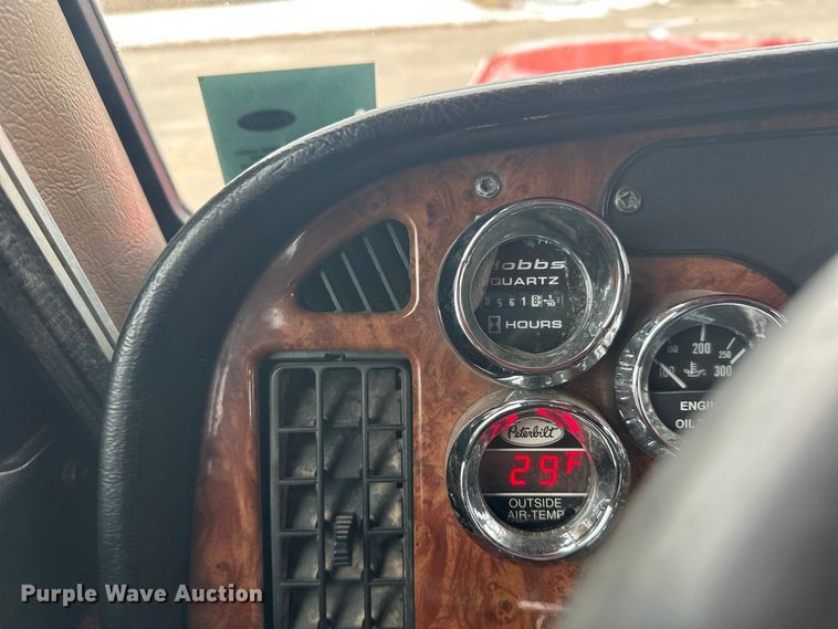 image for item FK1657 2003 Peterbilt 379 semi truck