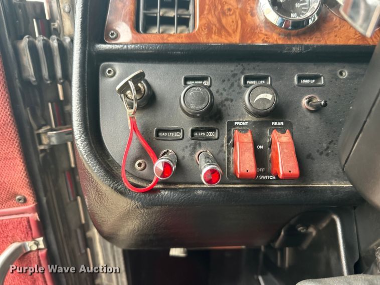 image for item FK1657 2003 Peterbilt 379 semi truck