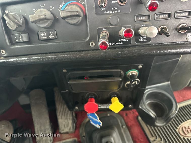 image for item FK1657 2003 Peterbilt 379 semi truck