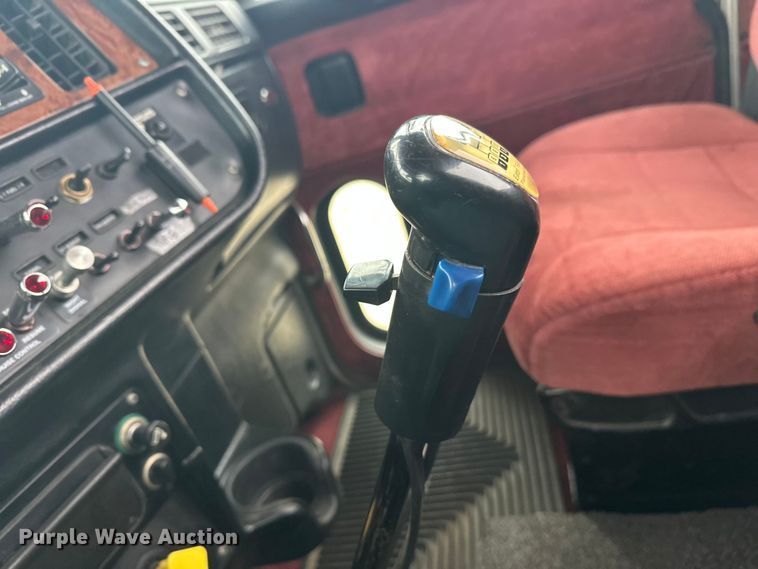 image for item FK1657 2003 Peterbilt 379 semi truck