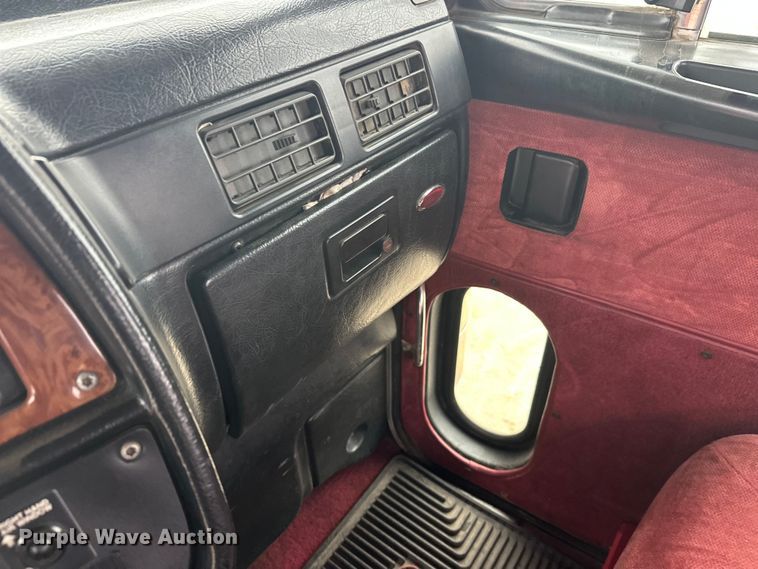 image for item FK1657 2003 Peterbilt 379 semi truck