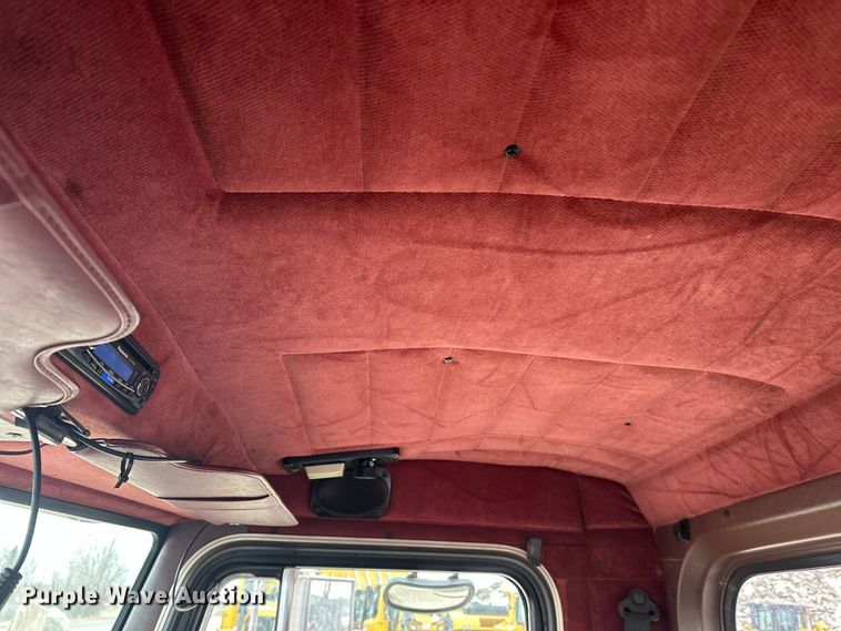 image for item FK1657 2003 Peterbilt 379 semi truck