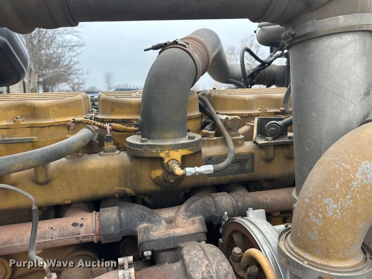 image for item FK1657 2003 Peterbilt 379 semi truck