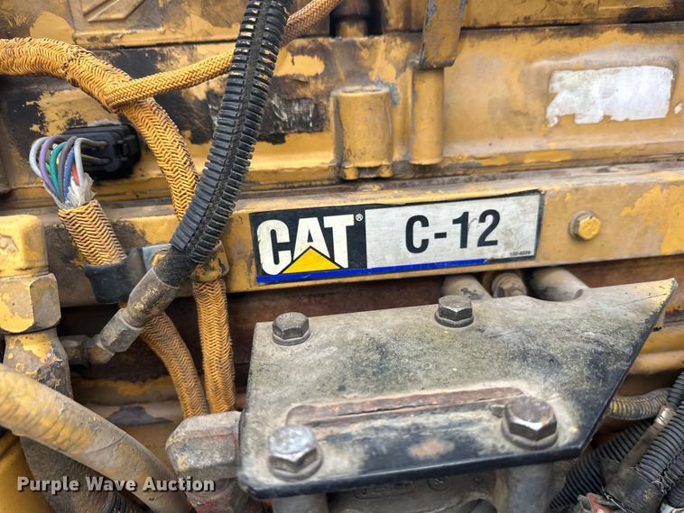 image for item FK1657 2003 Peterbilt 379 semi truck