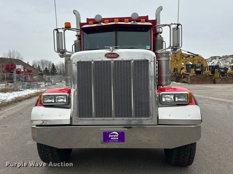 image for item FK1658 2006 Peterbilt 379 dump truck