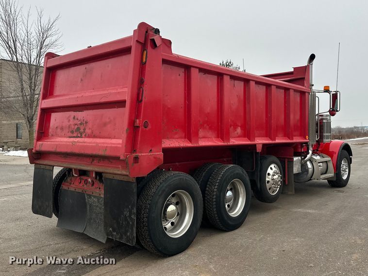 image for item FK1658 2006 Peterbilt 379 dump truck