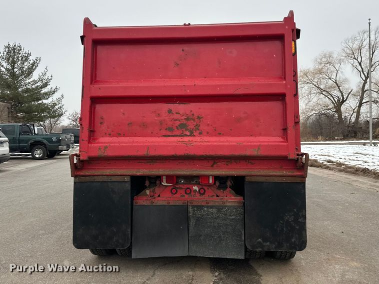 image for item FK1658 2006 Peterbilt 379 dump truck