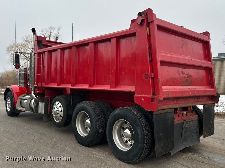 image for item FK1658 2006 Peterbilt 379 dump truck