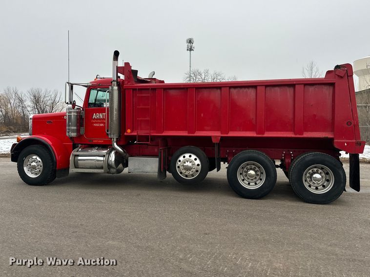 image for item FK1658 2006 Peterbilt 379 dump truck