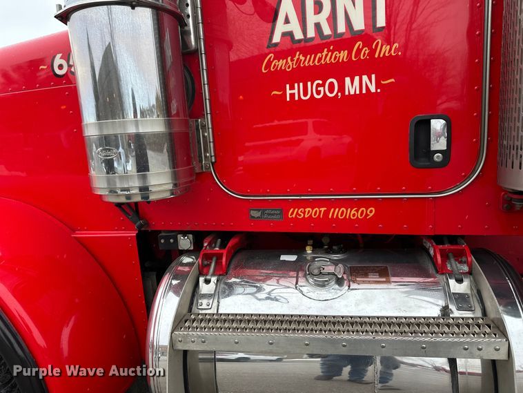 image for item FK1658 2006 Peterbilt 379 dump truck