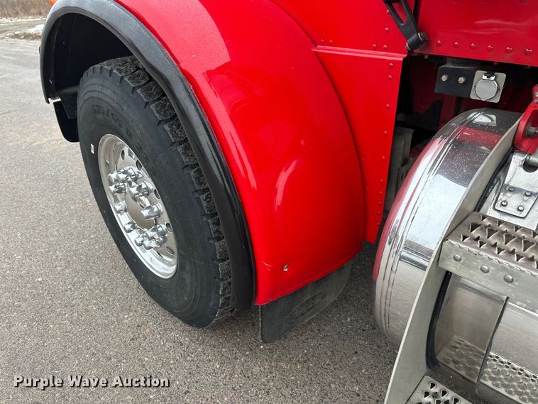 image for item FK1658 2006 Peterbilt 379 dump truck