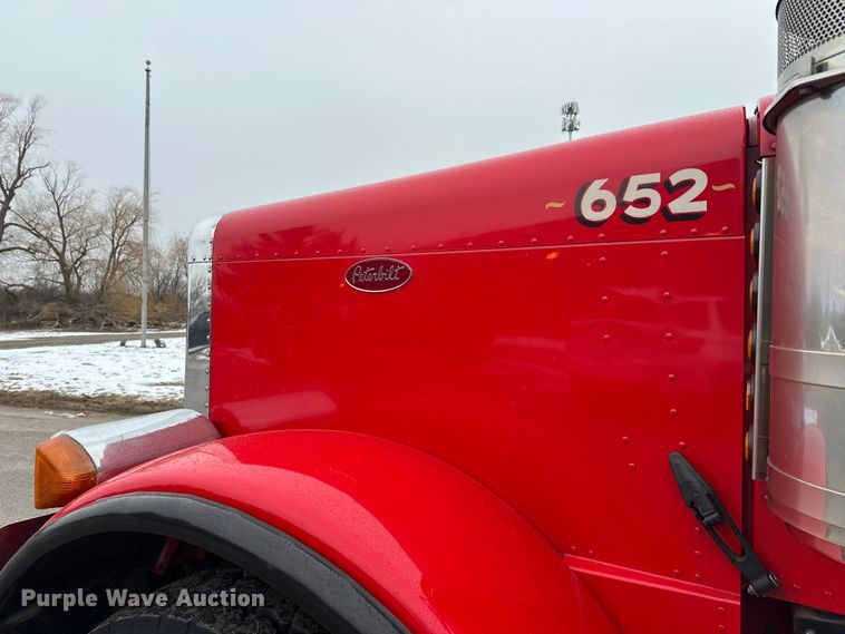 image for item FK1658 2006 Peterbilt 379 dump truck