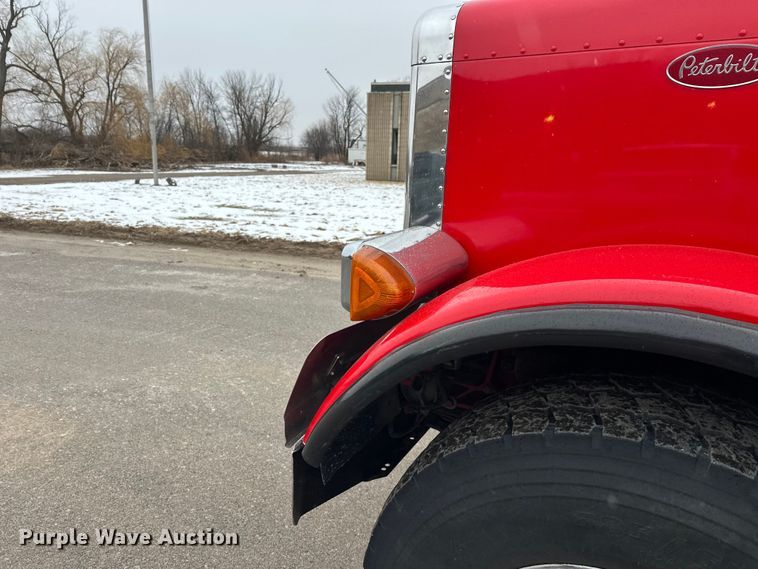 image for item FK1658 2006 Peterbilt 379 dump truck