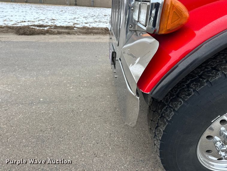 image for item FK1658 2006 Peterbilt 379 dump truck