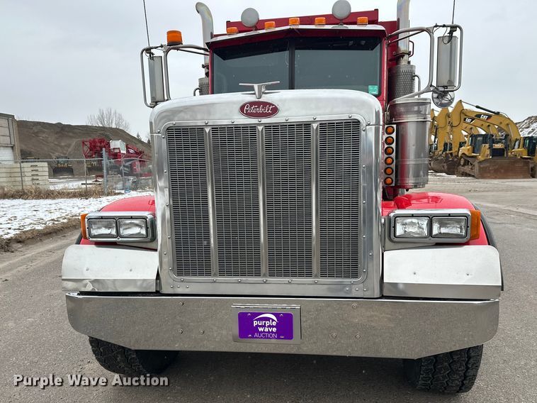 image for item FK1658 2006 Peterbilt 379 dump truck