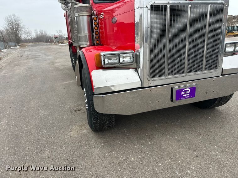 image for item FK1658 2006 Peterbilt 379 dump truck