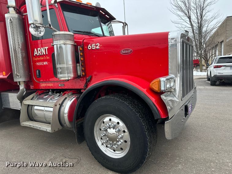 image for item FK1658 2006 Peterbilt 379 dump truck