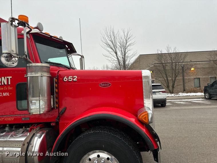 image for item FK1658 2006 Peterbilt 379 dump truck