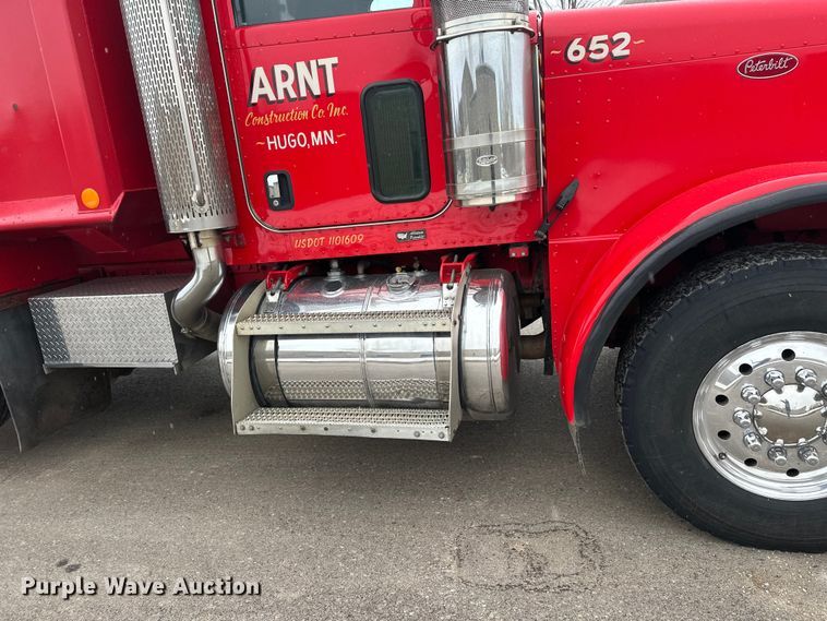 image for item FK1658 2006 Peterbilt 379 dump truck