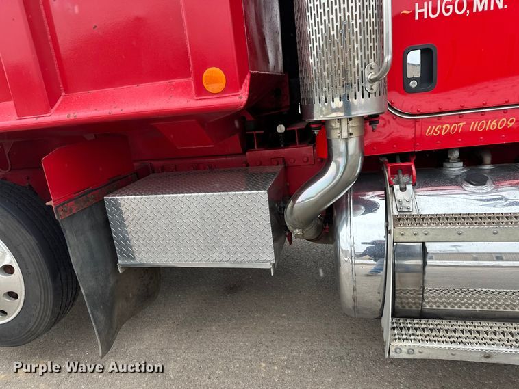 image for item FK1658 2006 Peterbilt 379 dump truck