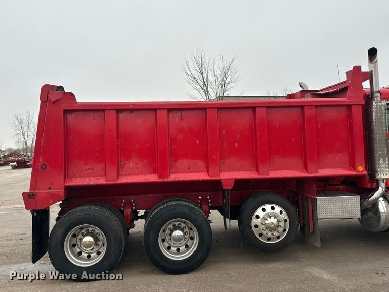 image for item FK1658 2006 Peterbilt 379 dump truck