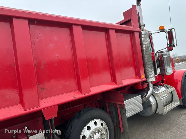 image for item FK1658 2006 Peterbilt 379 dump truck