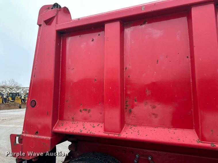 image for item FK1658 2006 Peterbilt 379 dump truck