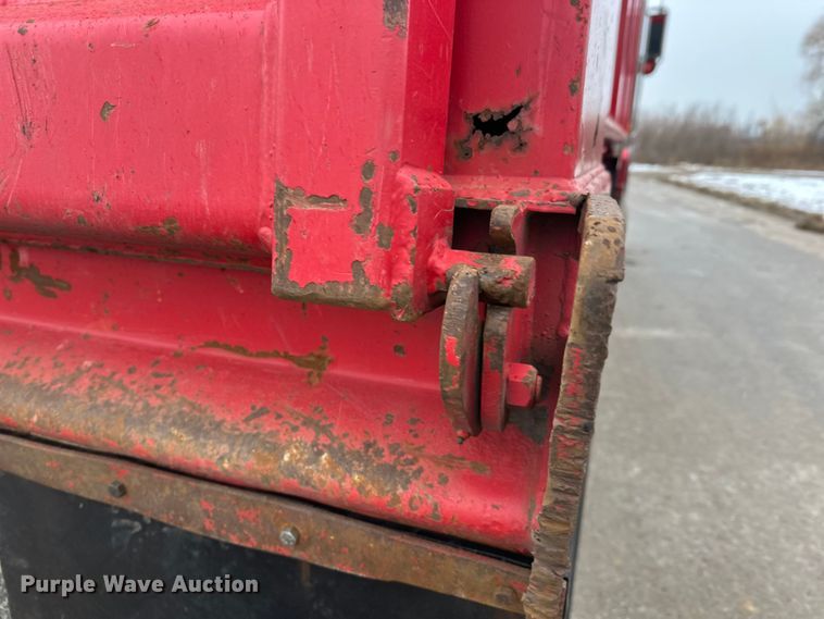 image for item FK1658 2006 Peterbilt 379 dump truck