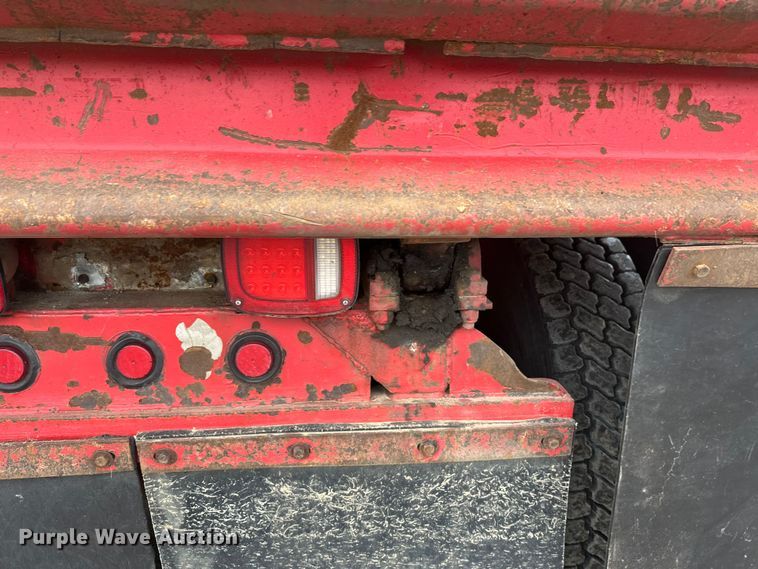 image for item FK1658 2006 Peterbilt 379 dump truck