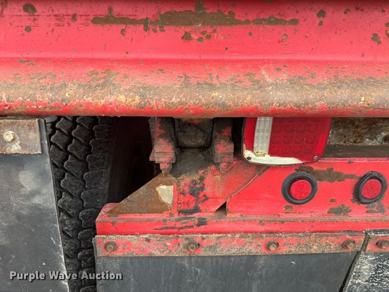 image for item FK1658 2006 Peterbilt 379 dump truck