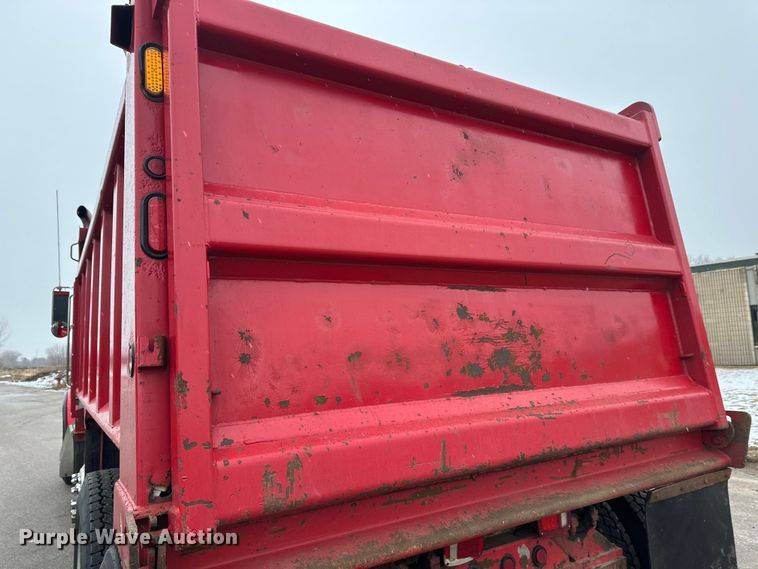 image for item FK1658 2006 Peterbilt 379 dump truck