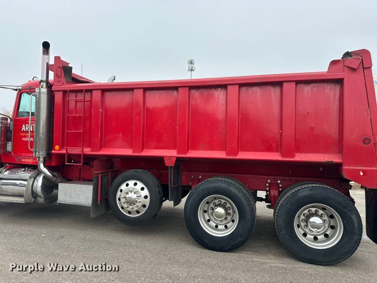 image for item FK1658 2006 Peterbilt 379 dump truck