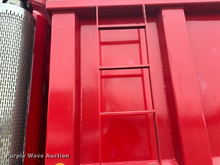 image for item FK1658 2006 Peterbilt 379 dump truck