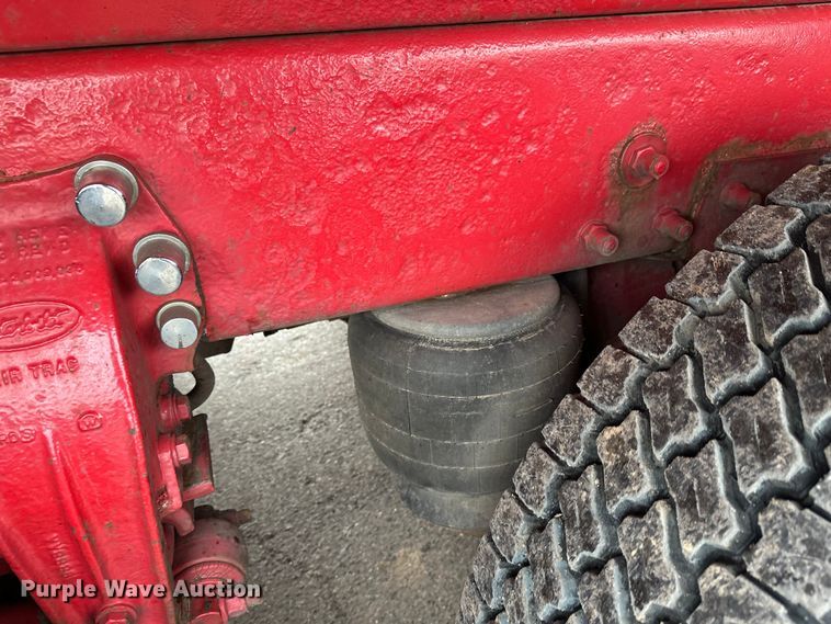 image for item FK1658 2006 Peterbilt 379 dump truck