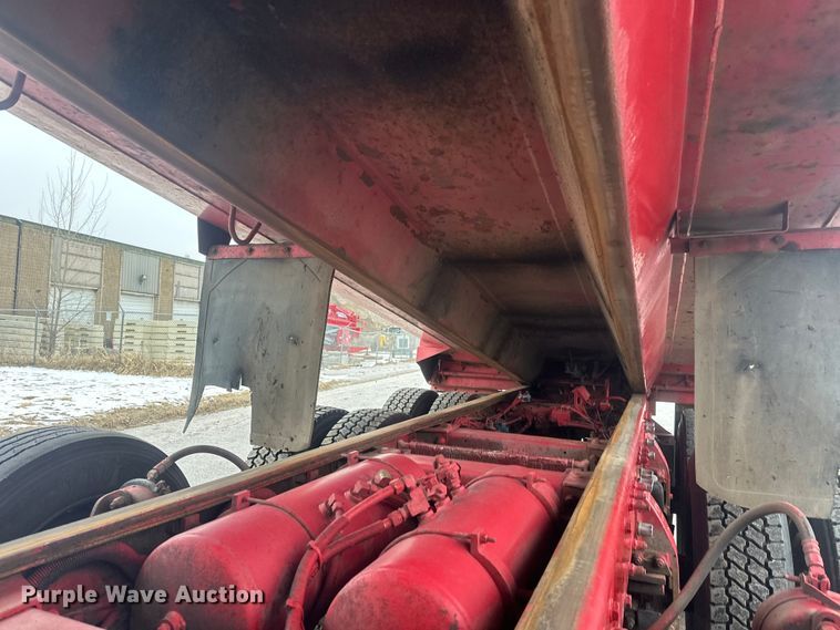 image for item FK1658 2006 Peterbilt 379 dump truck