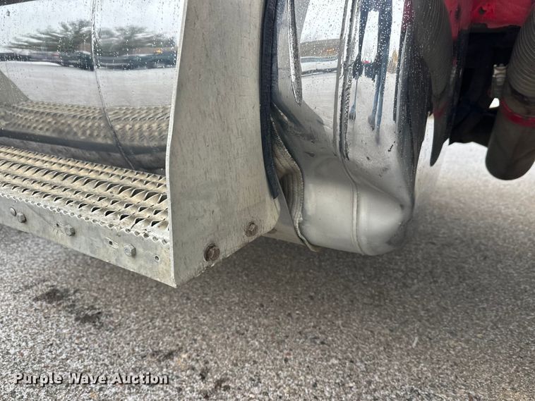 image for item FK1658 2006 Peterbilt 379 dump truck