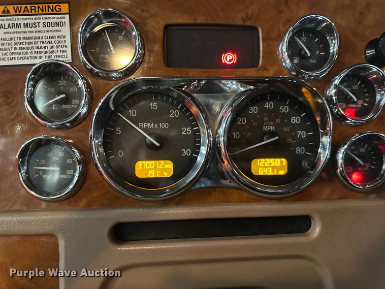 image for item FK1658 2006 Peterbilt 379 dump truck