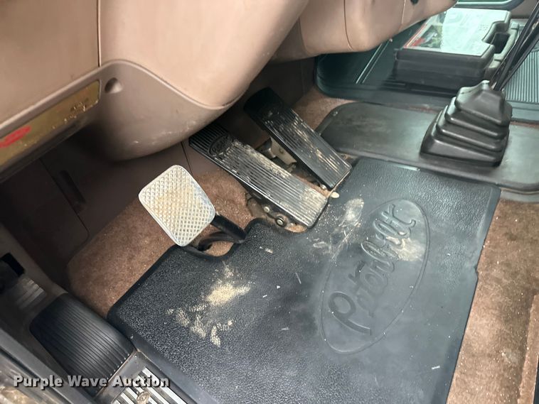 image for item FK1658 2006 Peterbilt 379 dump truck