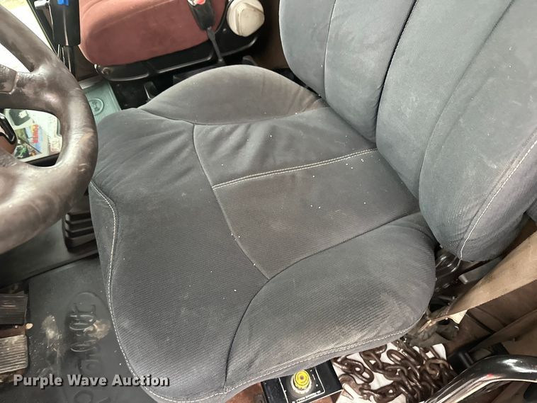 image for item FK1658 2006 Peterbilt 379 dump truck