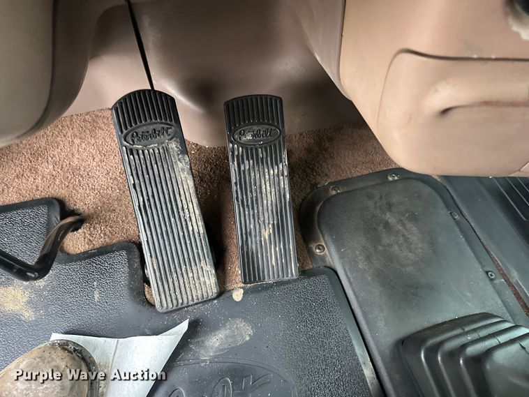 image for item FK1658 2006 Peterbilt 379 dump truck