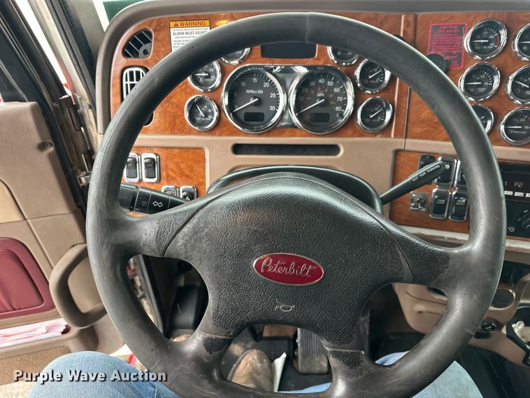 image for item FK1658 2006 Peterbilt 379 dump truck