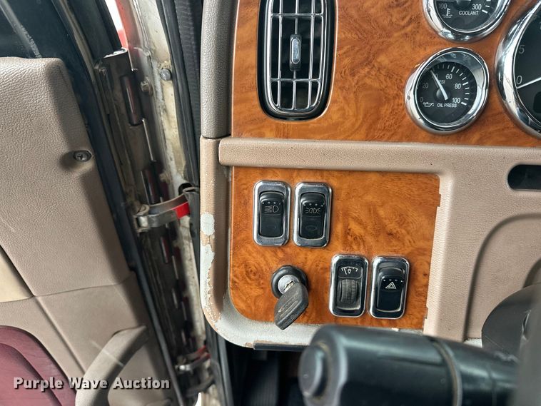 image for item FK1658 2006 Peterbilt 379 dump truck