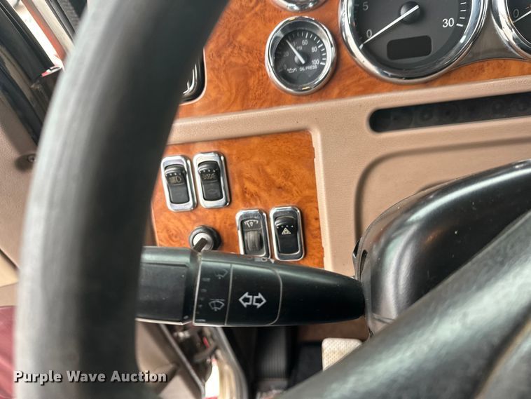 image for item FK1658 2006 Peterbilt 379 dump truck