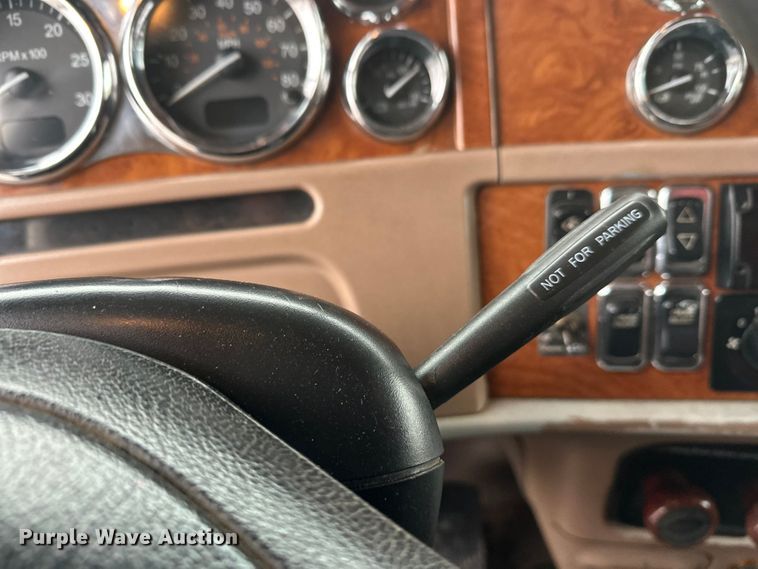 image for item FK1658 2006 Peterbilt 379 dump truck