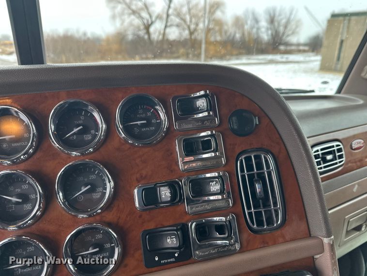 image for item FK1658 2006 Peterbilt 379 dump truck