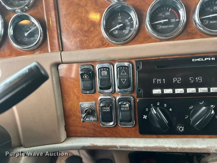 image for item FK1658 2006 Peterbilt 379 dump truck