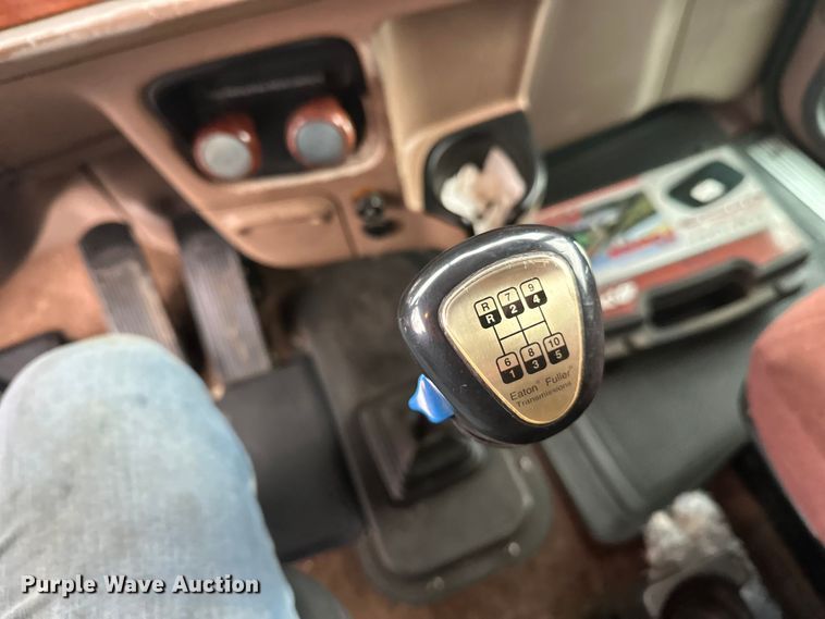 image for item FK1658 2006 Peterbilt 379 dump truck