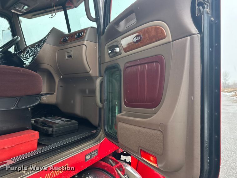 image for item FK1658 2006 Peterbilt 379 dump truck