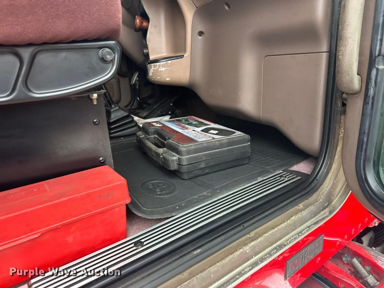 image for item FK1658 2006 Peterbilt 379 dump truck